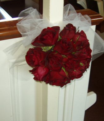 Pew bow decoration with single rose and greenery and tulle bow 1000